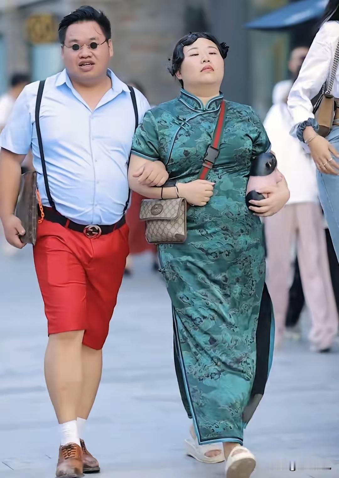 300万的货，人瘦了，搭档也没了。蒋胖胖最近一场直播，瘦身产品卖了300万。