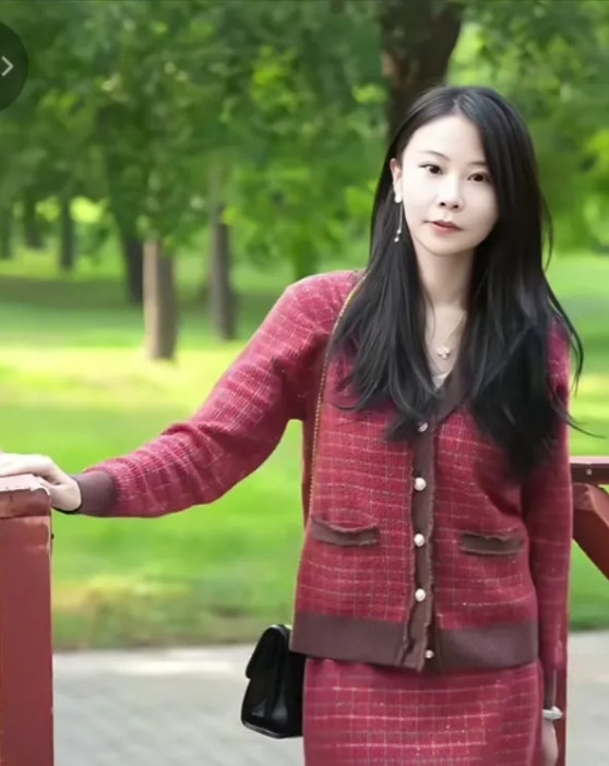 太棒啦，许家妮妮终于更新了！柴桑大姐上周都说，妮妮马上出来直播了，果然如此，谁