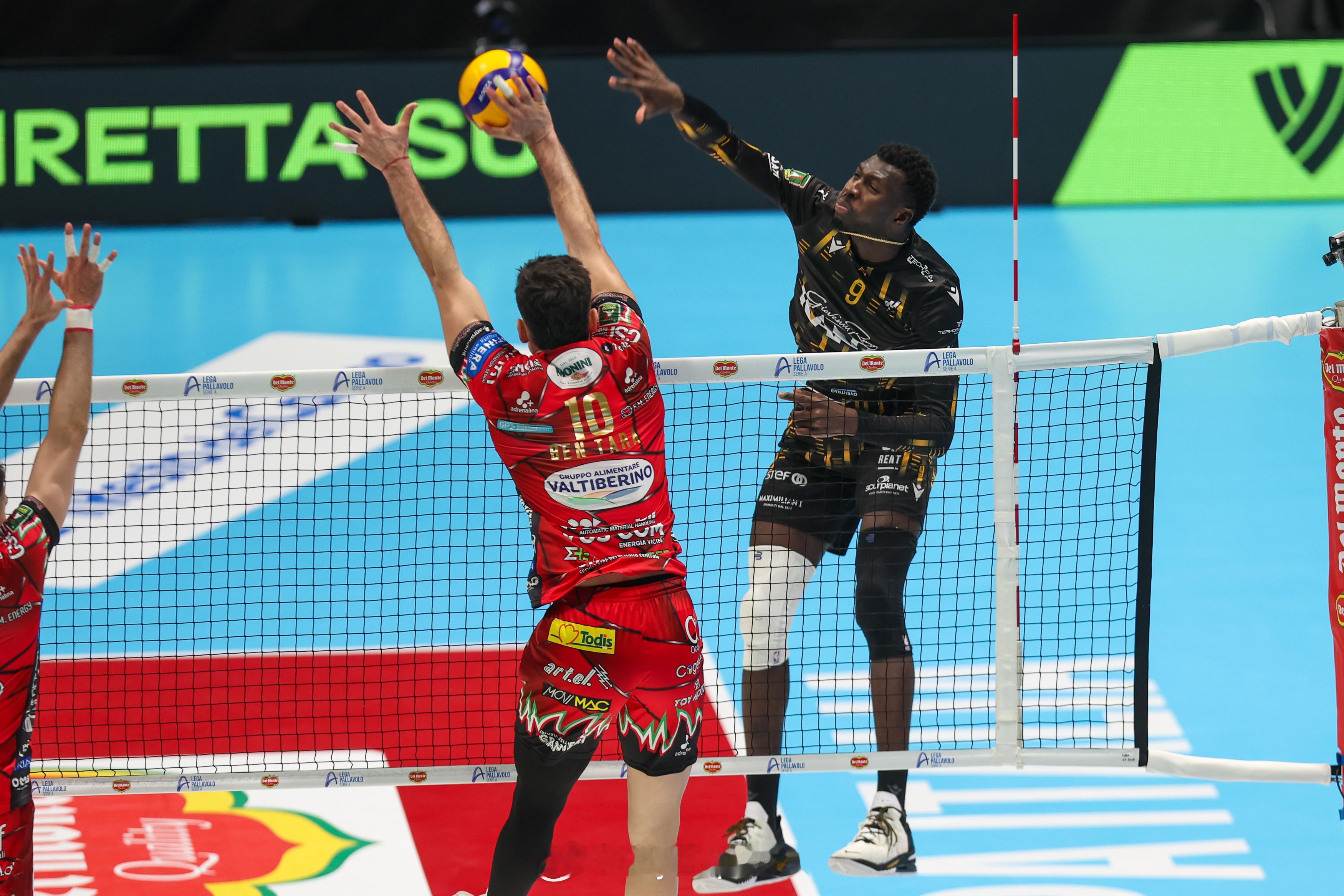 【男排意大利杯维罗纳零封佩鲁贾将与特伦蒂诺争冠】国际排坛战报速递2月7日博洛