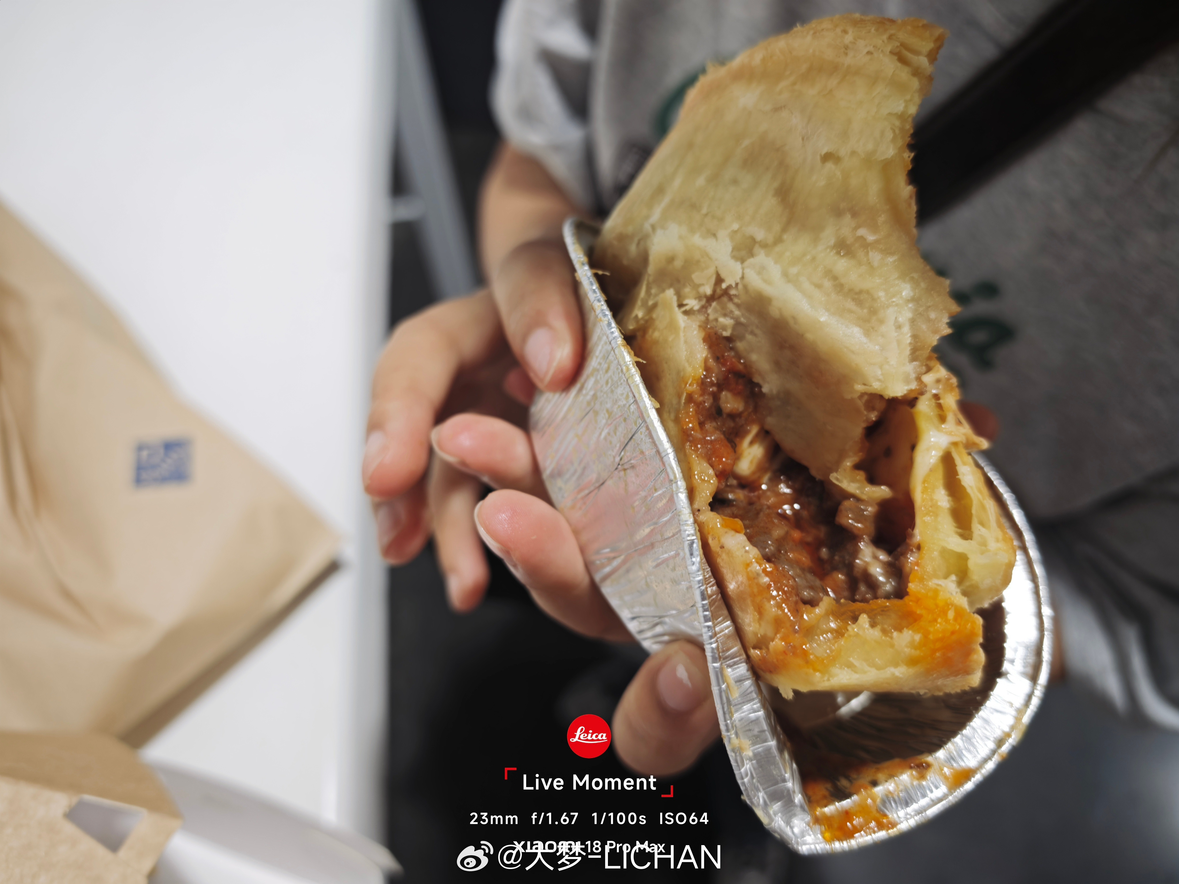 锐评一下山姆餐吧的新品芝士牛肉派我们这个刚出炉的，热炸了，味道我觉得还可以就是