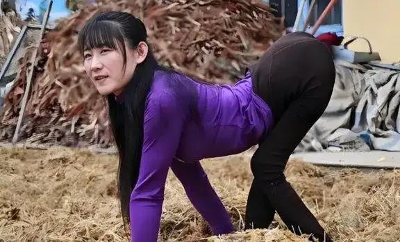 山东一名靠爬行维持生活的女子，在24岁时嫁给了一个46岁的单身男人，婚后，她不听