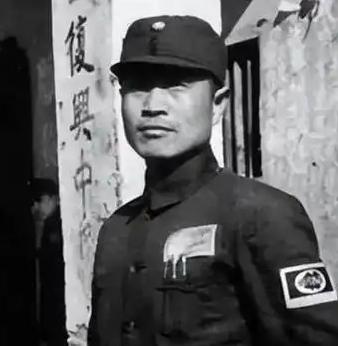 抗战胜利后，蒋介石在选定东北保安司令长官时，最初属意的是关麟征，最终却换上了杜聿