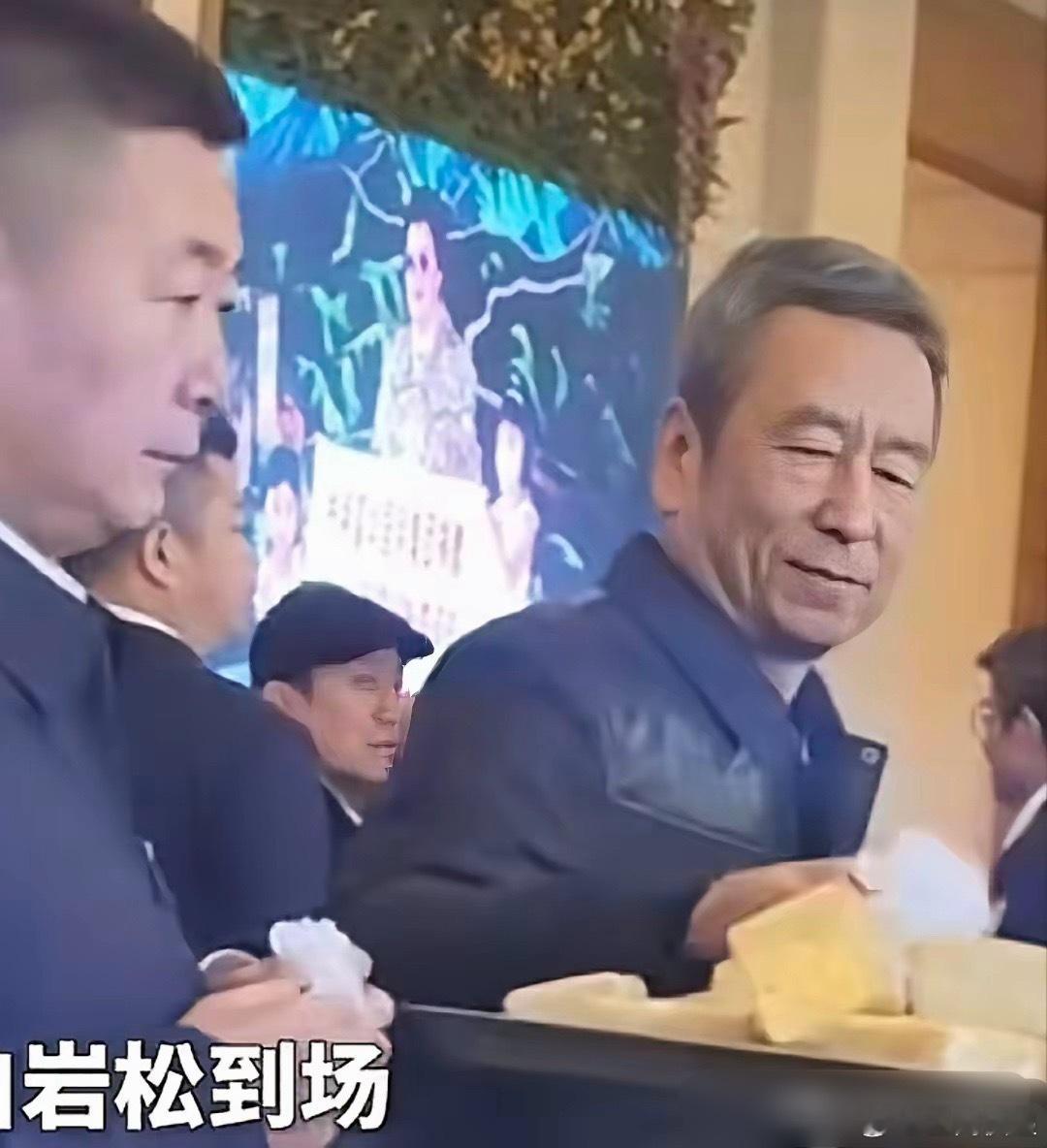 陈丽华告别仪式在八宝山东礼堂举行六小龄童、马德华、白岩松、朱军等纷纷前来送别！