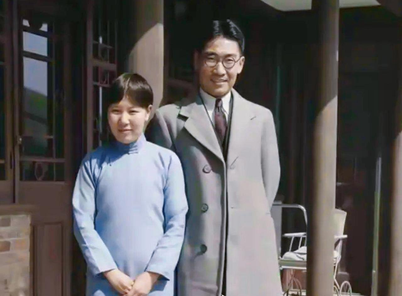 你见过30年代的冰心吗？这张她和丈夫吴文藻的合影，像从旧时光里走出来的温柔。她