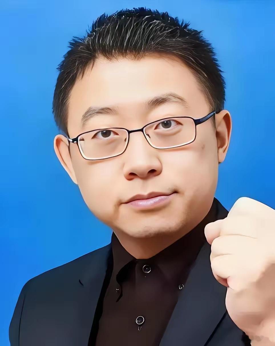 复旦大学教授沈逸表示：新加坡表现出的那种非常奇怪的代理.人式的居高临下的傲慢，既