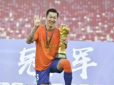 从两个人离开后的境遇，对比出泰山队后腰水平。泰山队后腰在金元时代后期是超强的，