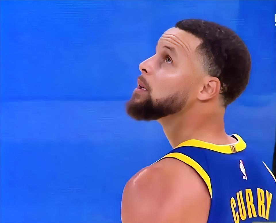 三连败，勇士98-99不敌太阳，这3位球员必须为输球负责！1.库里，三分神