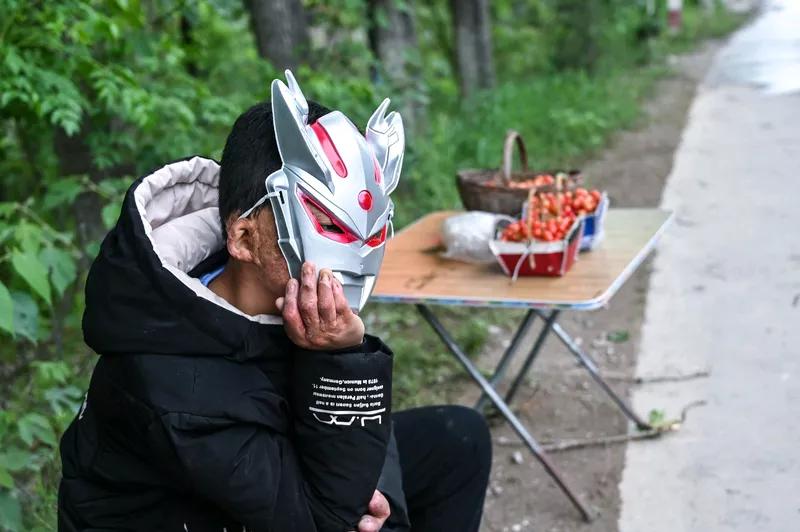 13岁男孩小宇发烧，家人以为是普通感冒，就自行给孩子吃了退烧药。结果烧没退，孩子