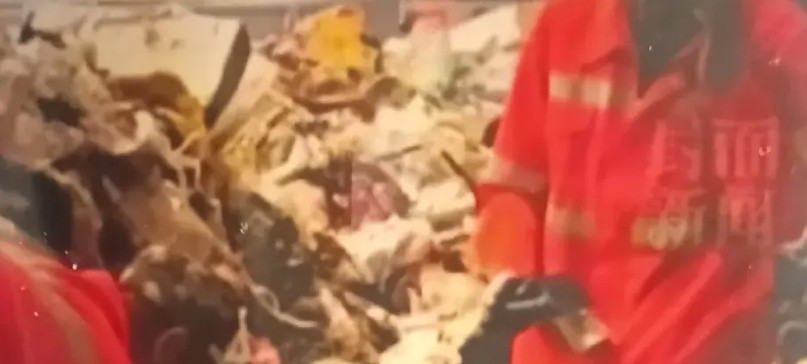 其实卢女士早已透露自己身份，只不过没有公开。据说那个儿童手表价值1200块钱