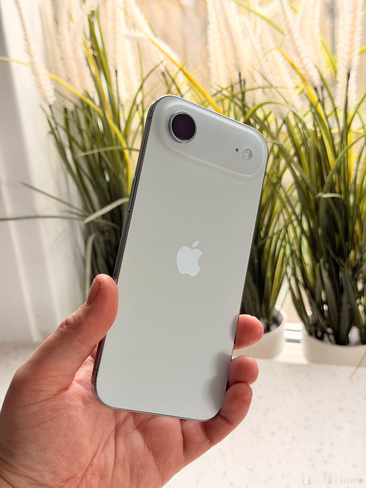 有点想换iPhoneAir啦，把我这个iPhone17Pro出掉，以后就一部