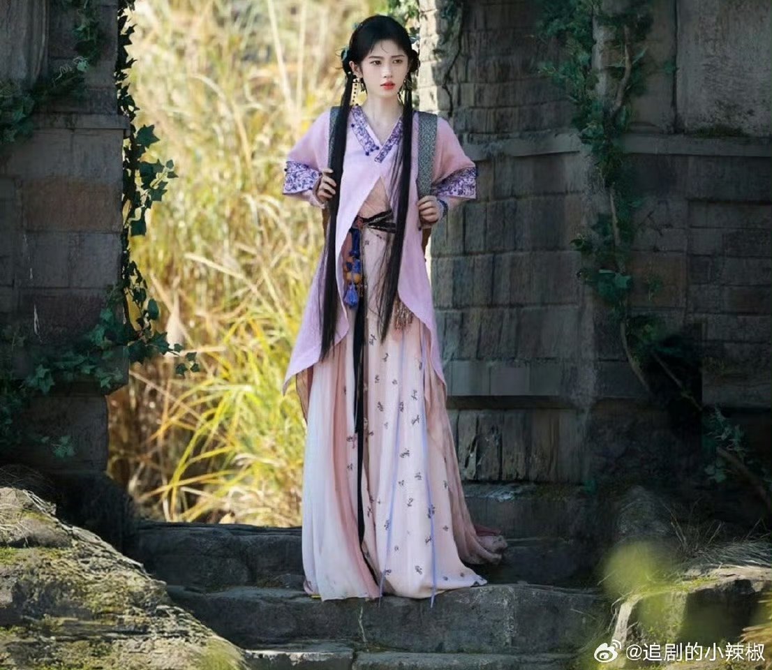 鞠婧祎古偶妆造，简直像换了个人，太惊艳了​​​