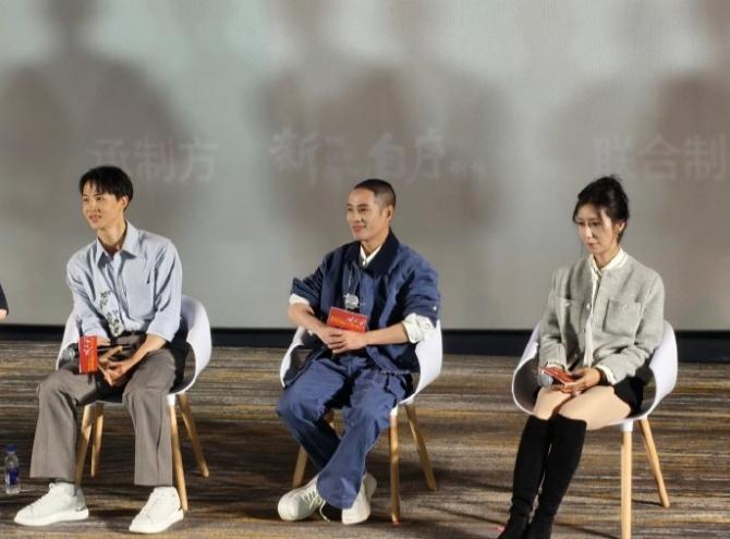 赵丽颖现在干点啥事都藏着掖着她演唱了《在人间》的OST，其实并不意外，她近一年