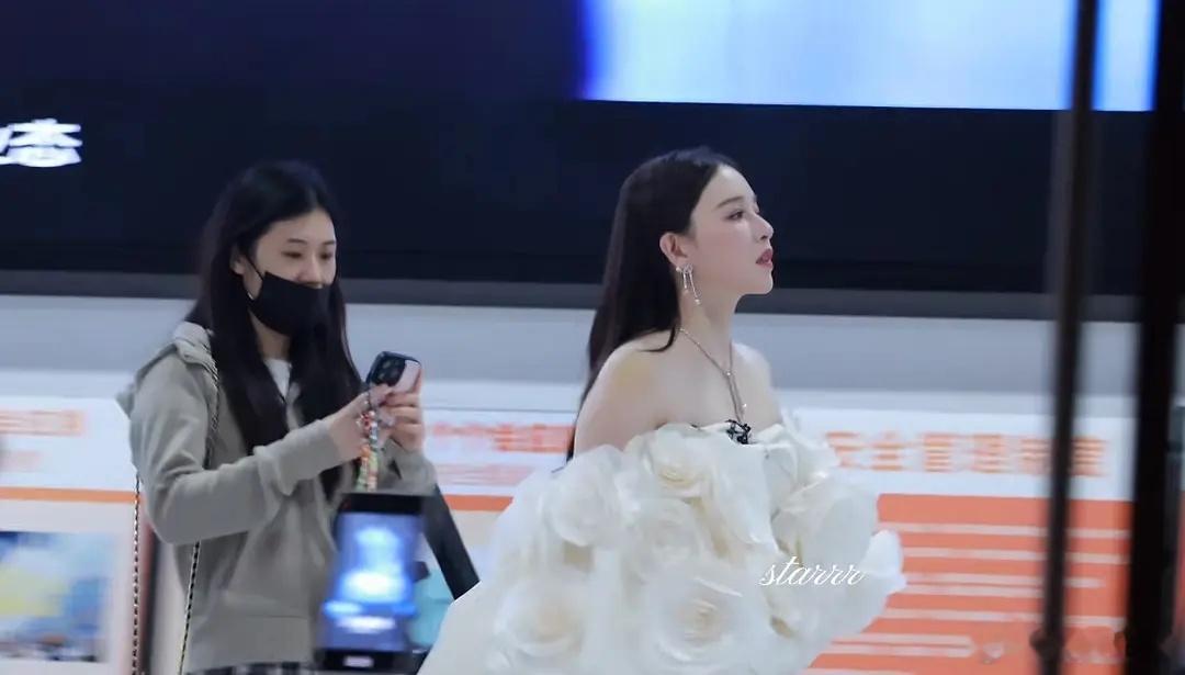 阚清子好漂亮啊，瘦下来简直就是浪姐的门面