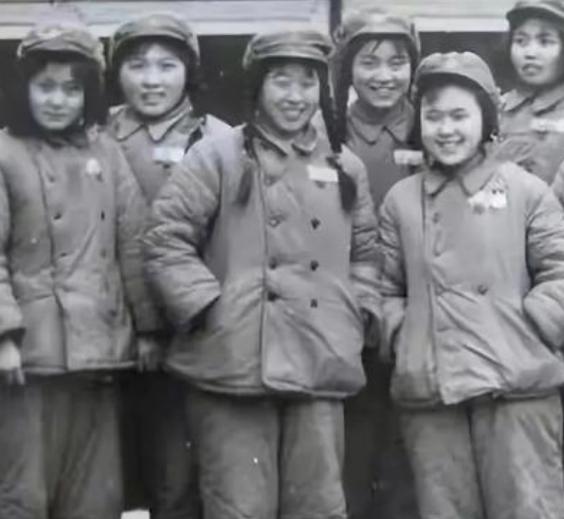 抗美援朝时，5名中国女战士被美军包围后主动投降，此后下落不明，大家都以为她们早已