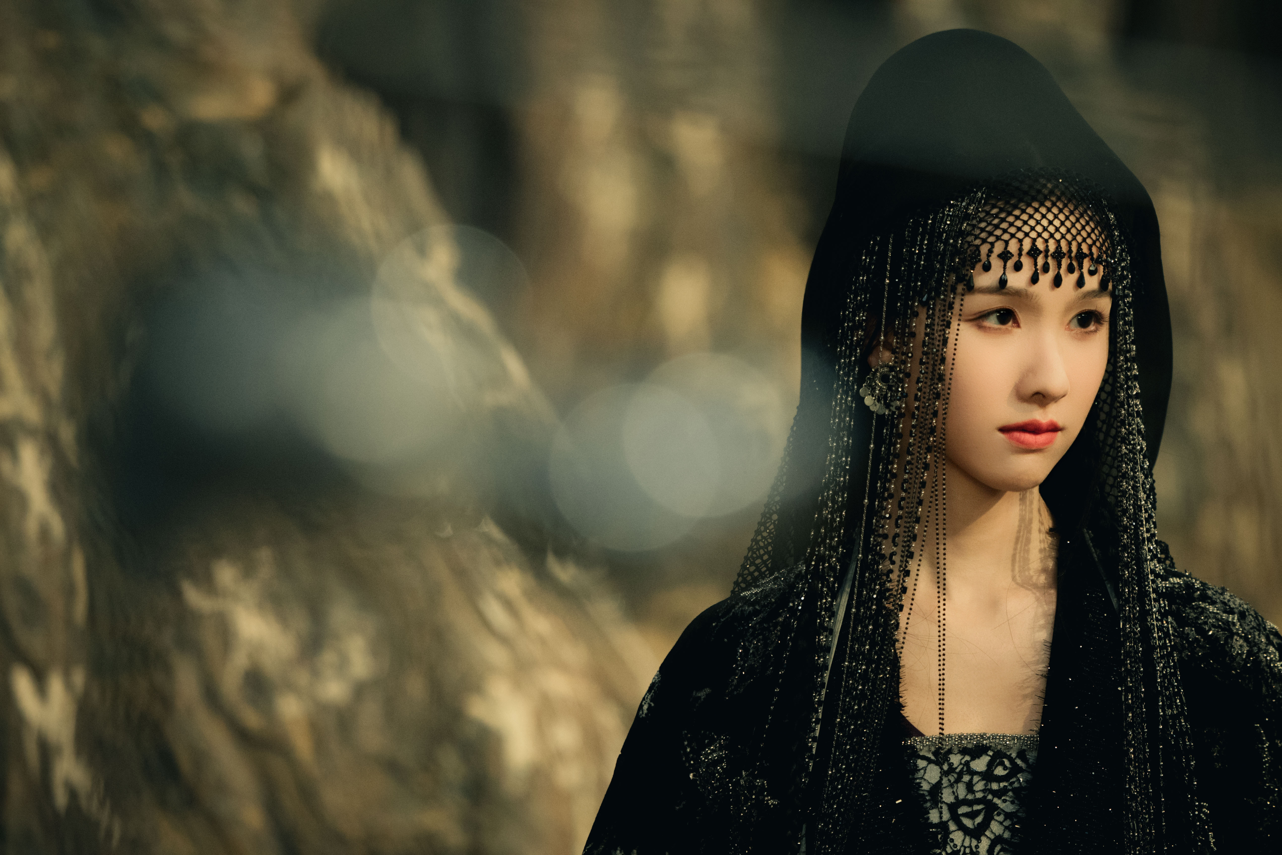 陈都灵雾妄言之有狸沉夜如墨，玄衣藏影，千般思绪尽敛其中。陈都灵月鳞绮纪 陈都灵雾