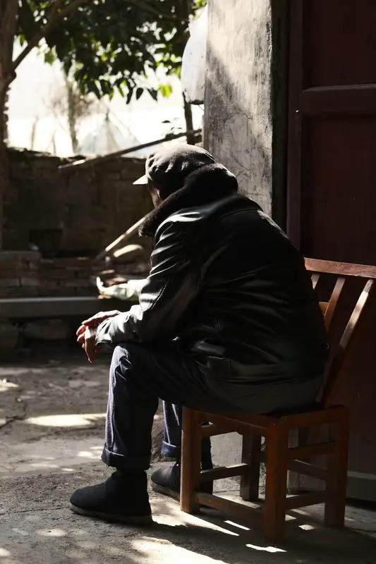 各位，咱今天聊聊农村养老的事情。我前阵子回老家，父亲今年78岁了，去地里种白