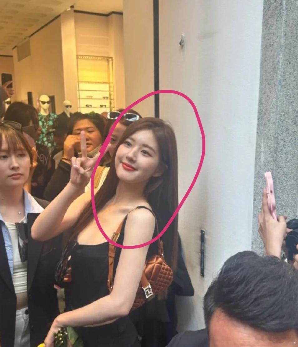 第一次直观感受到95花和素人的区别，请把赵露思从“四普”里划走吧！