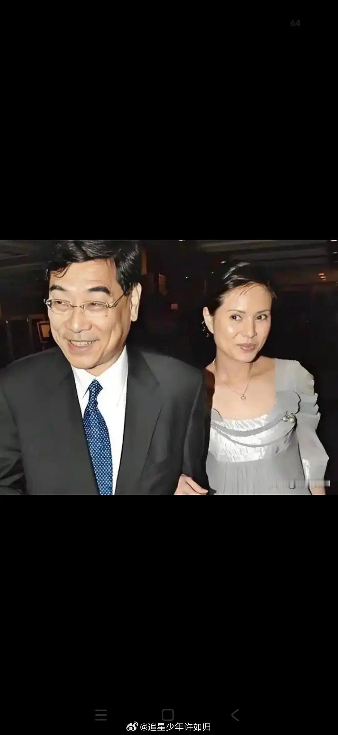 李若彤当年的审美也是很迷，为了这种颜值的男的放弃事业还帮他还债李若彤当年的“恋爱