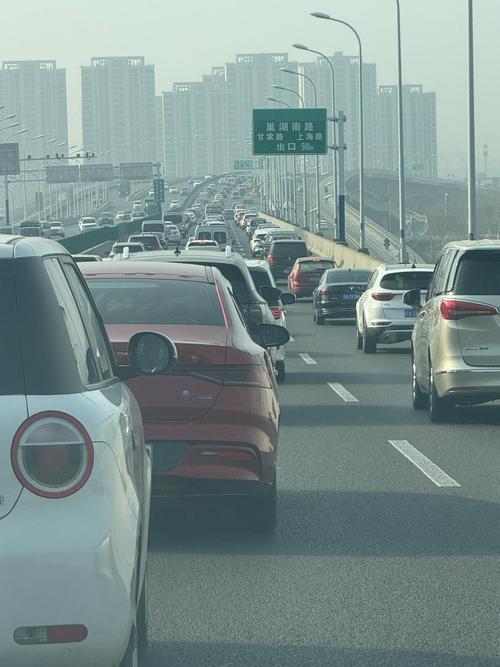 已经大年初五了，外地打工回来过年的亲朋好友，也已经陆陆续续回到工作岗位上了！