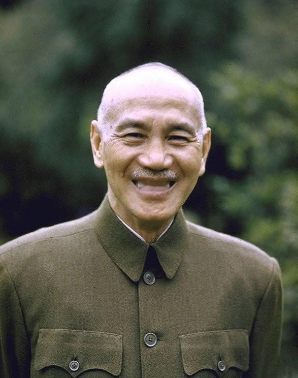 1927年1月10日，蒋介石在武汉视察部队后，临时起意去了独立第八师。由于事先没