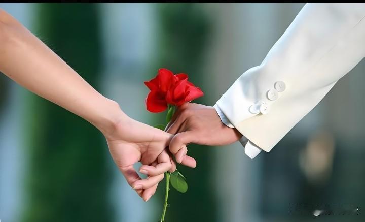 姑娘，嫁人千万别光看家庭条件了。看人品！看人品！看人品！现在很多女孩谈男朋