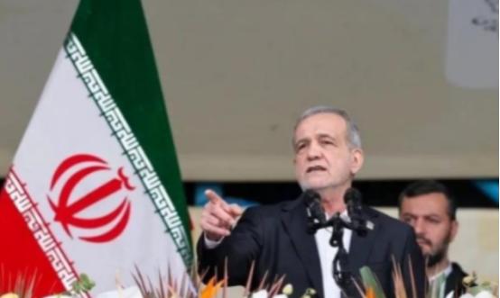 伊朗这回可是把“兵不厌诈”玩明白了。前几天还要死要活要把霍尔木兹海峡封死，搞得全