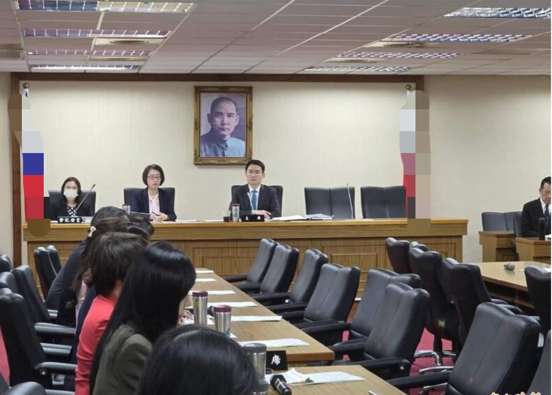 民进党立委吴思瑶今（9日）在脸书发文叫嚣，国民党主席郑丽文访在大陆访问，立院就归