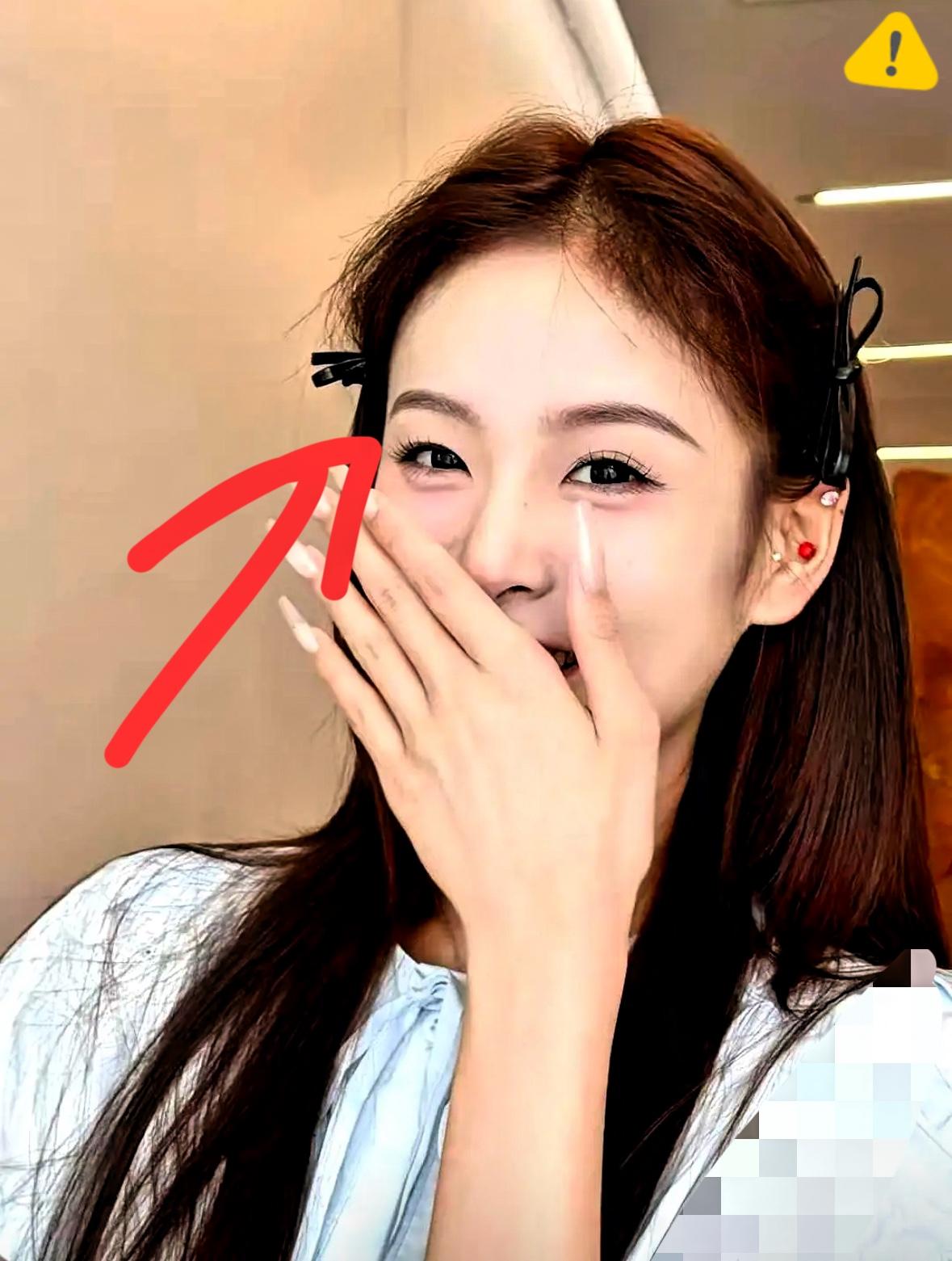 昨晚差点闹个大乌龙，洗澡前一秒，老公拿着我手机喊：“你老板找你”我当时衣服都脱