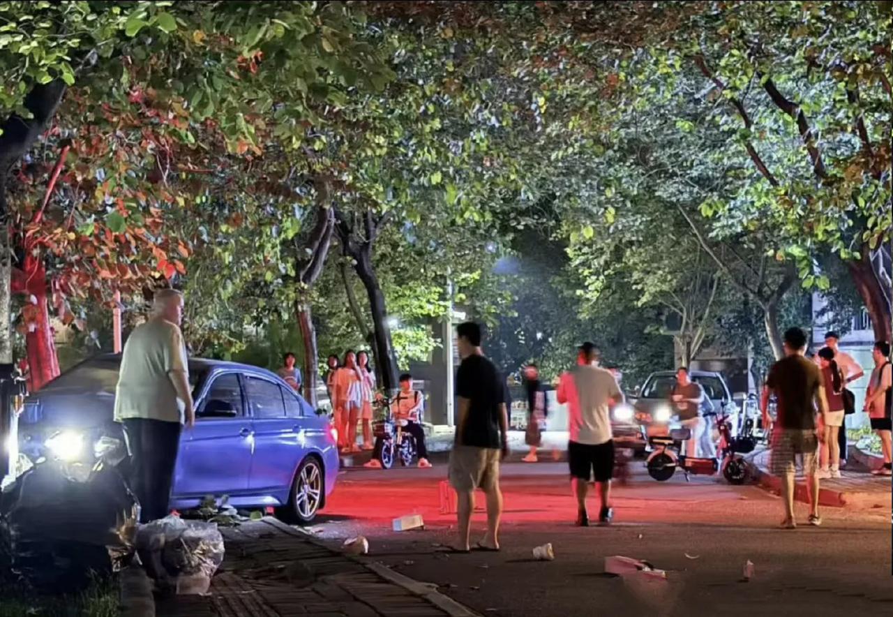 9月20日左右，华南理工某校区一名教师驾驶私家车在校园内行驶时撞倒了一名学生。