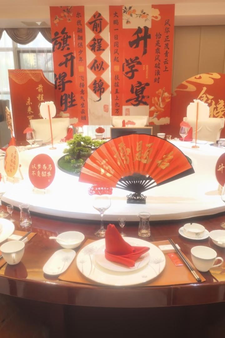 真是后悔死了，原来高考完了太低调也不全是好处呀！前两天发了一篇小作文，说我女儿