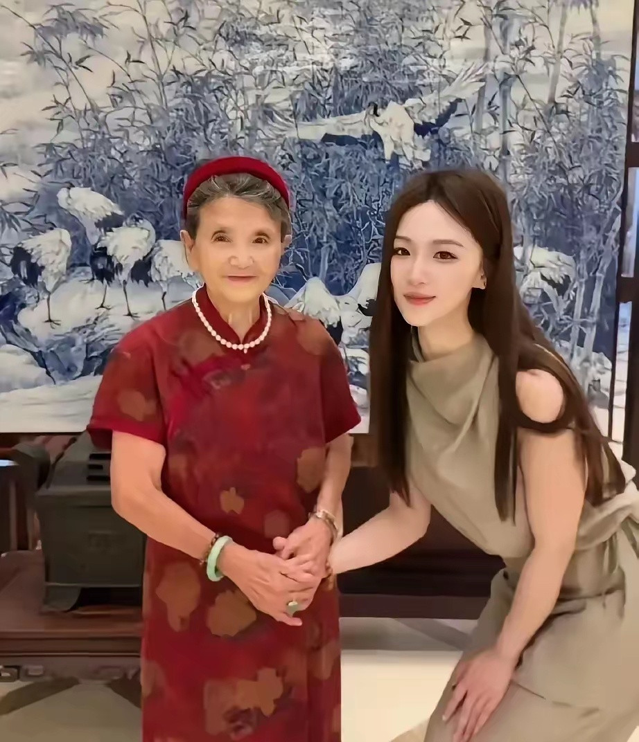 这婆婆真了不起，只要是儿媳妇她都喜欢。