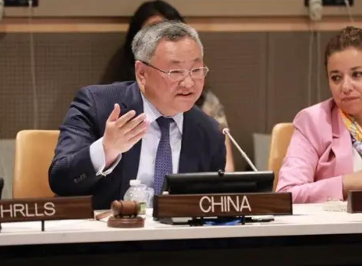 中方第一个签字，联合国排名变了，193个成员国中，美国名次垫底。中国驻联合国代表