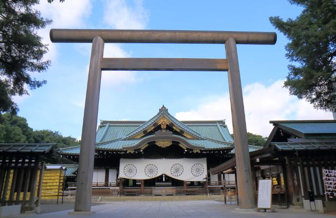 怒了！靖国神社前的石狮，是从中国抢的！近期，央视报道了一件铁证如山的事：日本靖