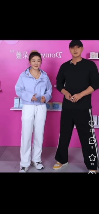 不出意外，意外还是发生了黄子韬直播时狠扇自己耳光因为93年的他多次叫94年的