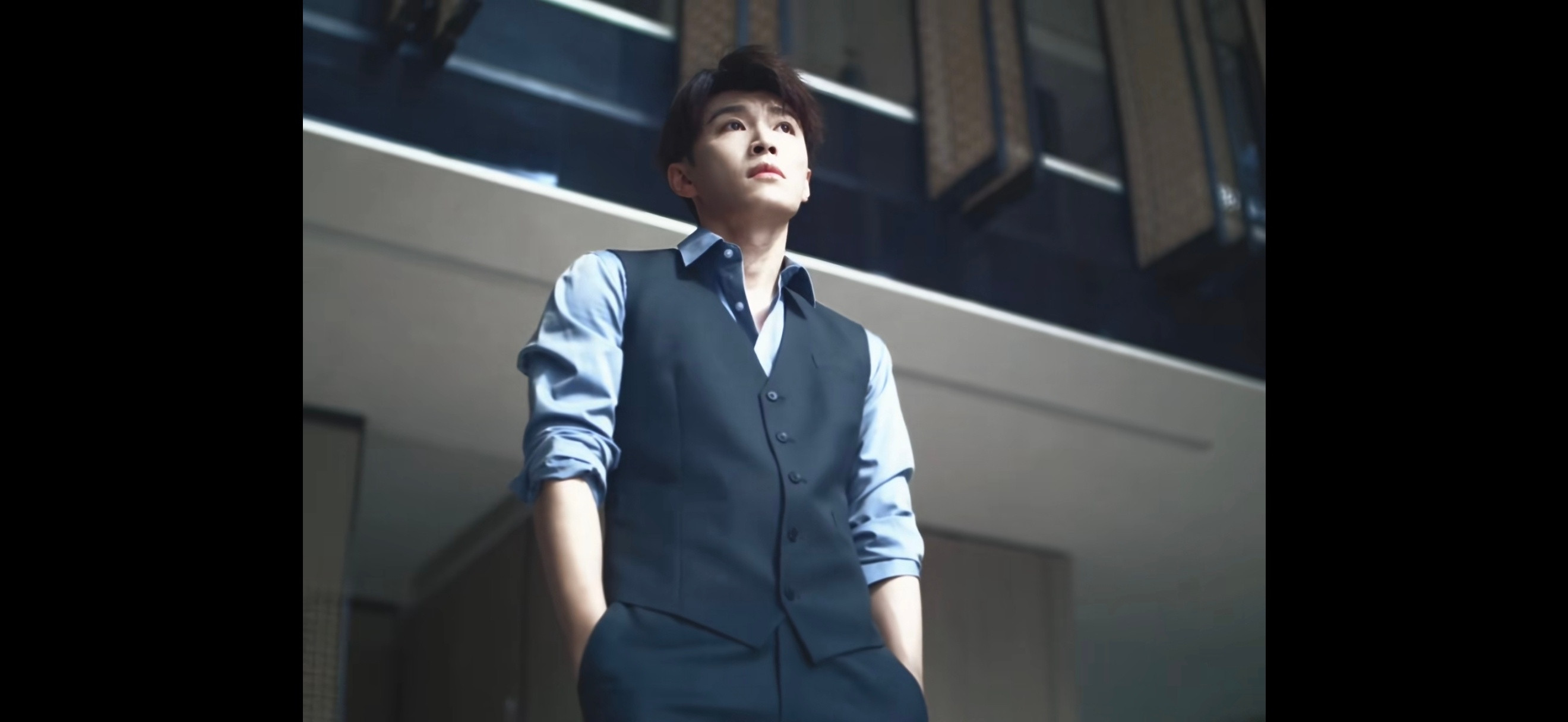 代旭猫的树你把我拍得好美啊主要人也帅，上桌子仰拍抬头这一幕狠狠硬控我