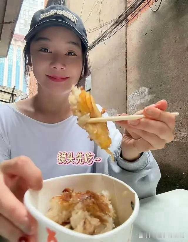 38岁袁姗姗整容失败回襄阳！整容痕迹明显，一用力脸就变形美颜难救