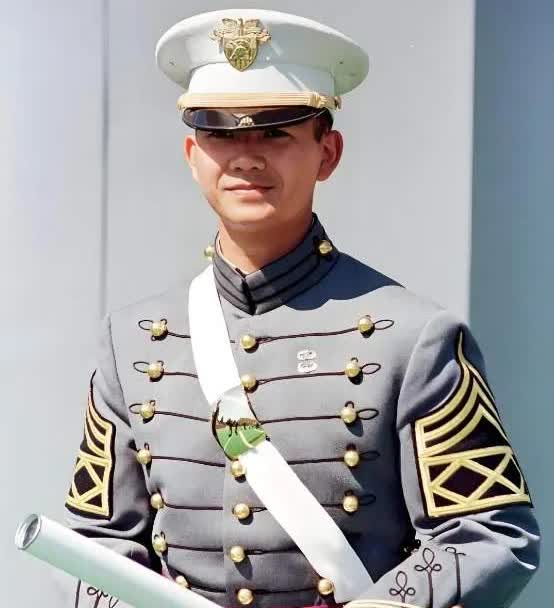 不知道大家有没有深入思考过这样一个问题，为什么美国的意识形态输出这么厉害。就拿柬