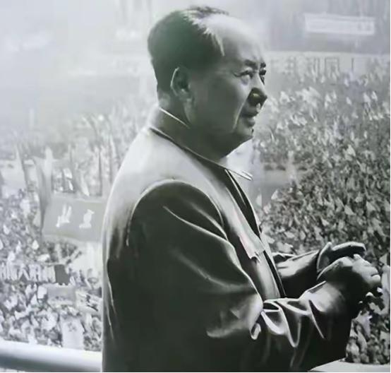 别再只夸毛主席伟大了，外国学者的评价，才真叫一针见血！很多人只知道毛主席带领我