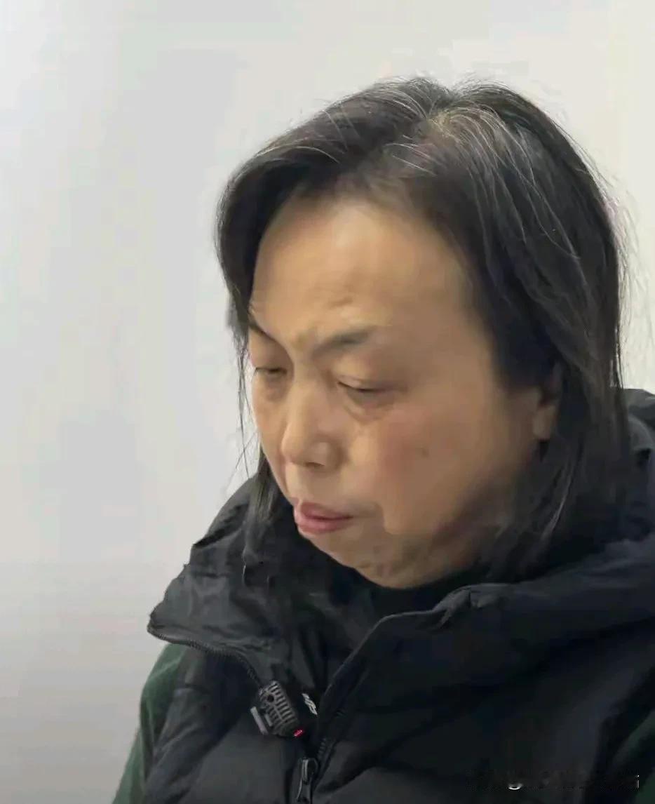 宠物狗因思念主人，活活把自己给饿死！原因既然是“一家三口在出门时被车撞身亡案”