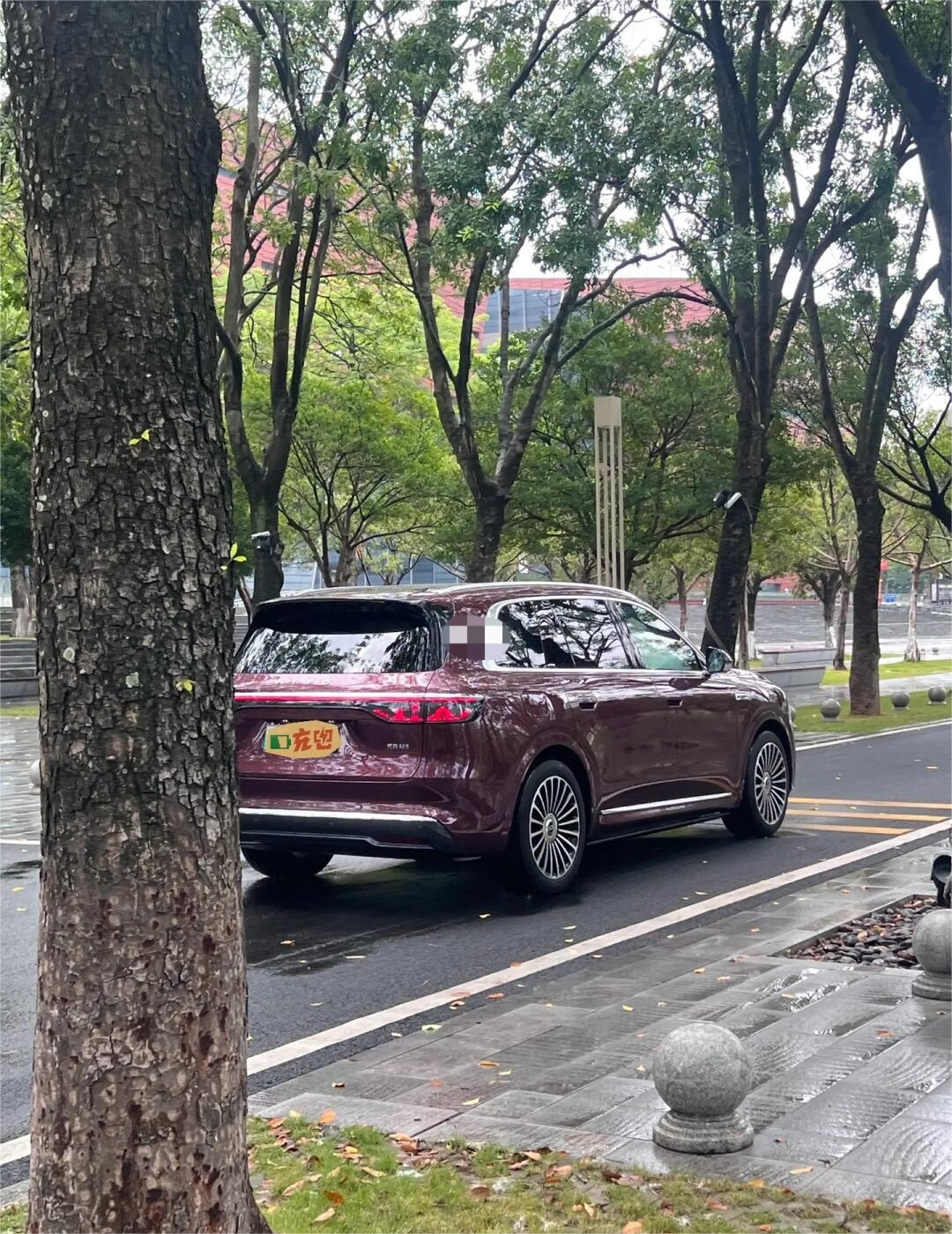 偶遇问界M8，谁说丑了？