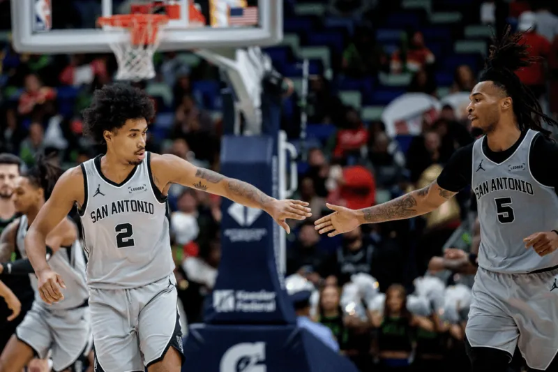 NBA常规赛马刺以115-102战胜76人斯蒂芬-卡斯尔谈马刺卡斯尔、哈珀与