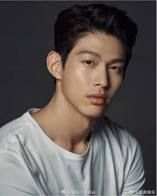 崔正元被判无罪被指控插足的韩国男演员胜诉据韩媒，26日，前男团UN成员、演员崔