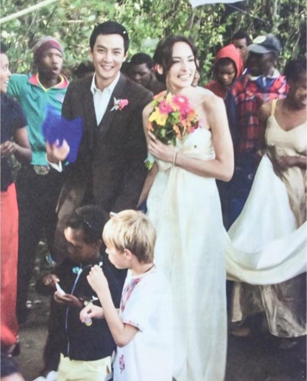 众所周知吴彦祖是一个形.容.词，真的很羡慕他们的夫妻感情了🤩吴彦祖年轻的时候