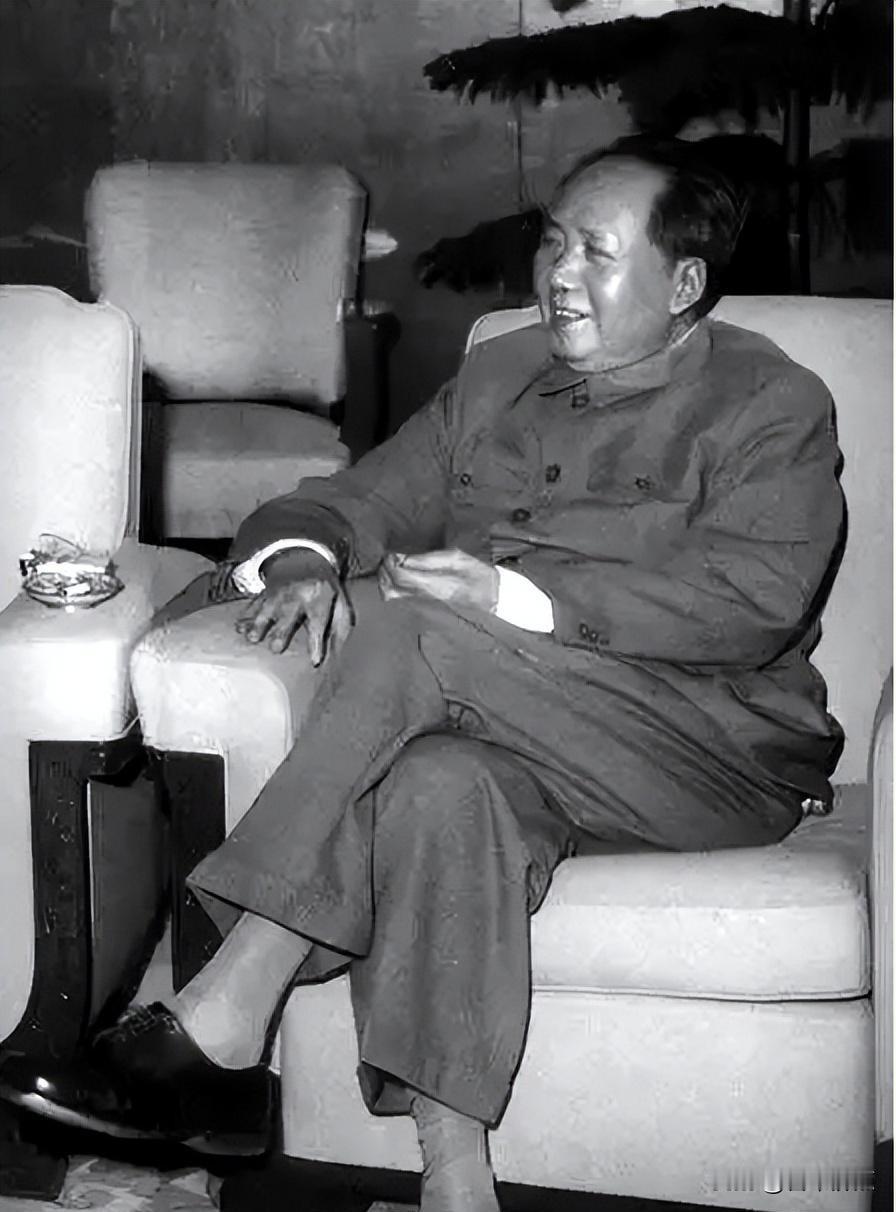 窑洞里疼得睡不着，说要休息却被当成闹脾气，她到底想干什么？贺子珍1937年离开