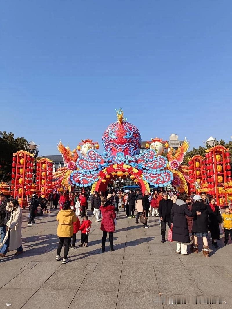 再有一个多月就要过年了，不知大家有没有这样一种感觉。就是现在的春节，好像越来