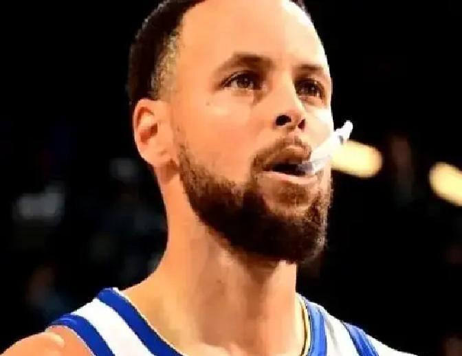 别人告诉你库里和米切尔都是顶级射手。他们没告诉你这两人的数据放在一起，就像拿手