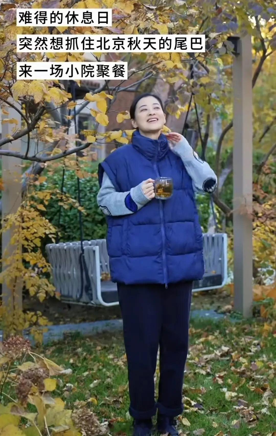 梅婷在北京别墅请客吃烤肉，自家菜园里摘白菜萝卜，颖儿又来了！