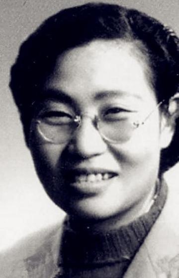 1943年，37岁的许世友在新婚之夜，对着19岁的新婚妻子说了一句话后，拔枪对准