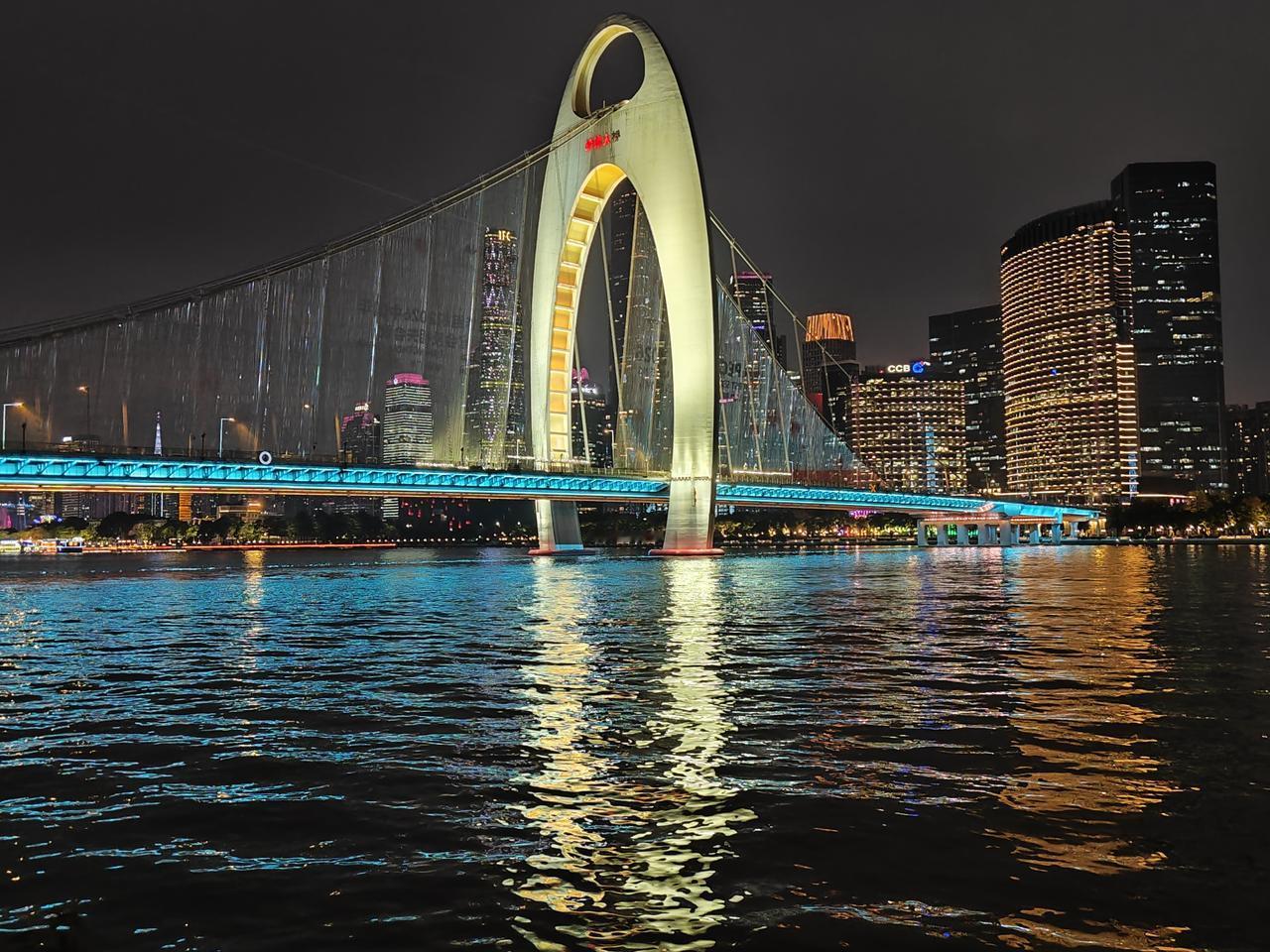 广州夜景的排面，小蛮腰，双塔，猎德大桥。