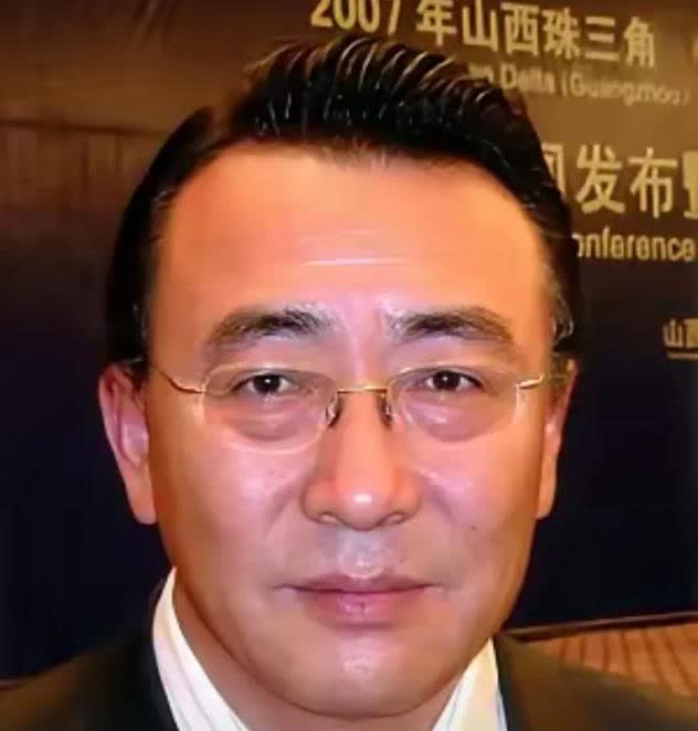 这是巴图的舅舅，也就是宋丹丹的亲大哥宋北杉巴图是宋丹丹的外甥，他的舅舅是
